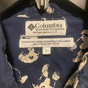Columbia with Labs and Duck Calls. Size Large. Navy and White